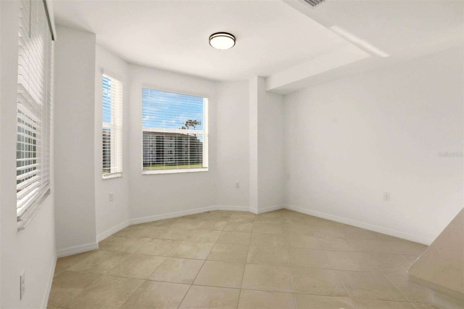 Image 10 of 48 For 18461 Copperhead Court N 422