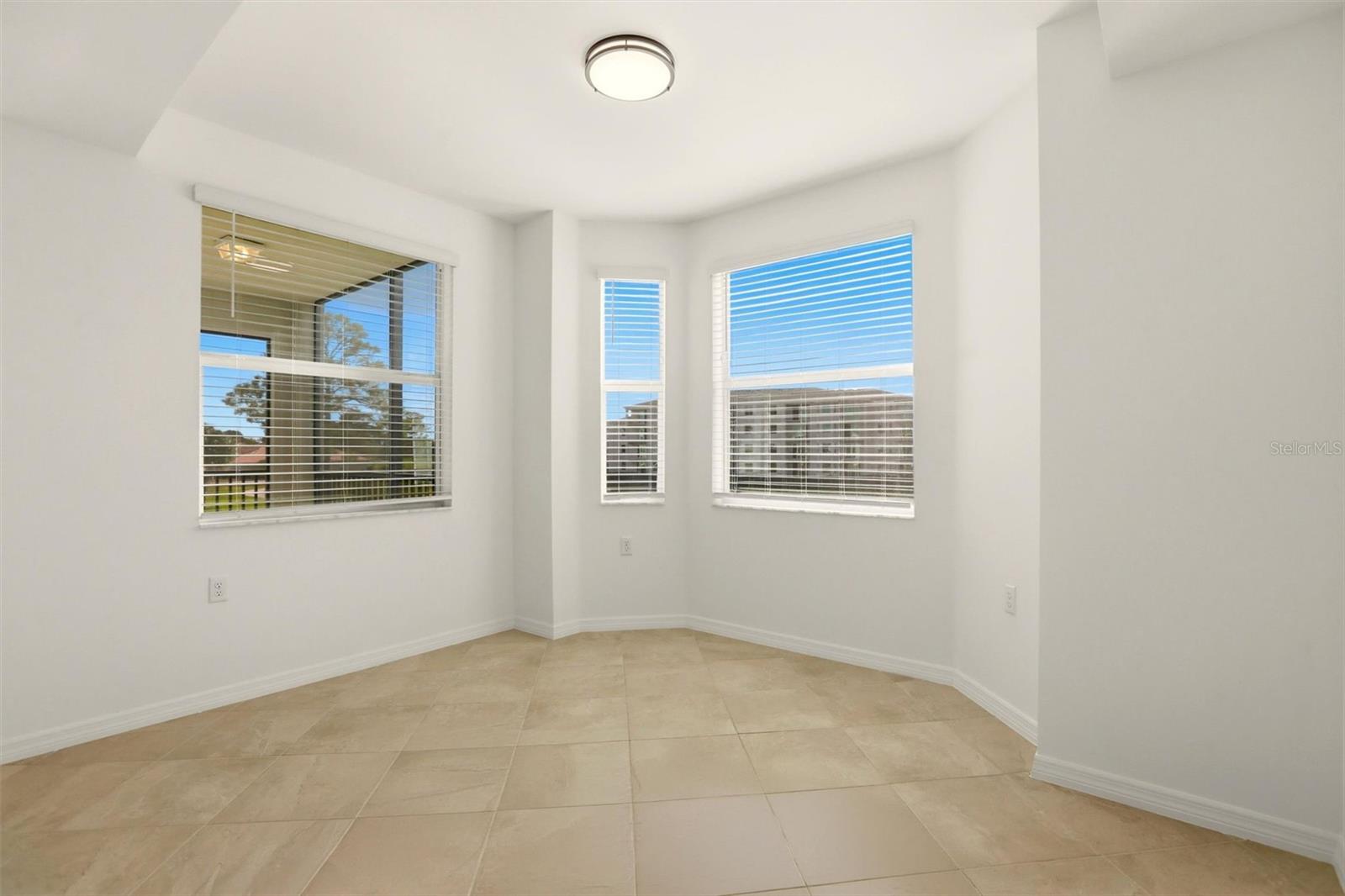 Image 11 of 48 For 18461 Copperhead Court N 422