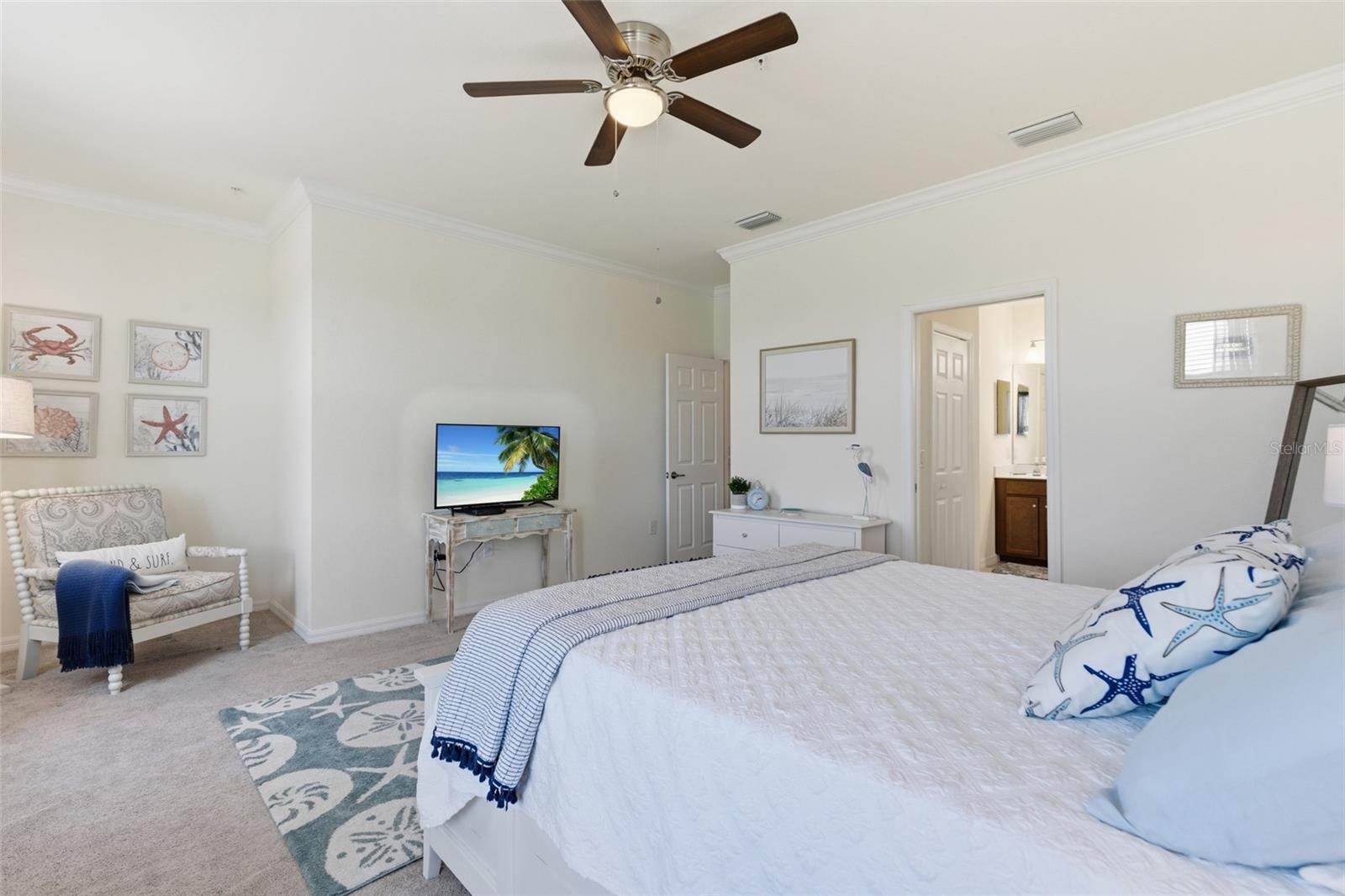 Image 18 of 45 For 20333 Lagente Circle