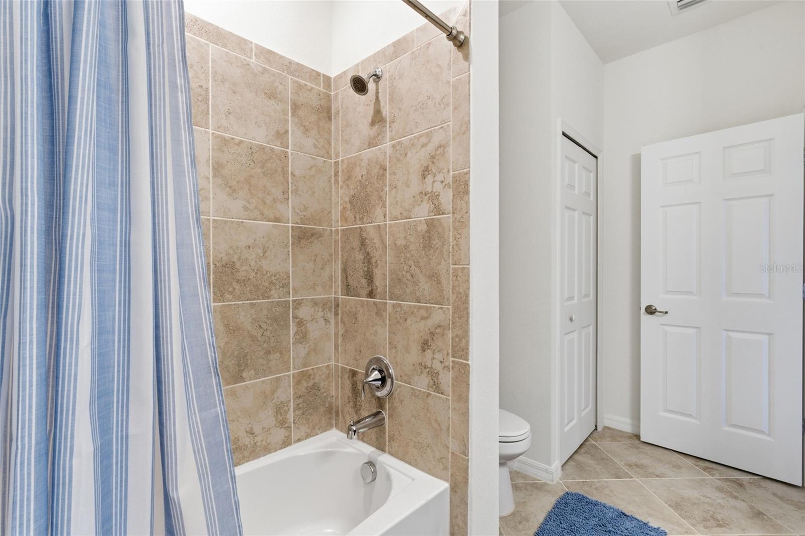 Image 25 of 45 For 20333 Lagente Circle