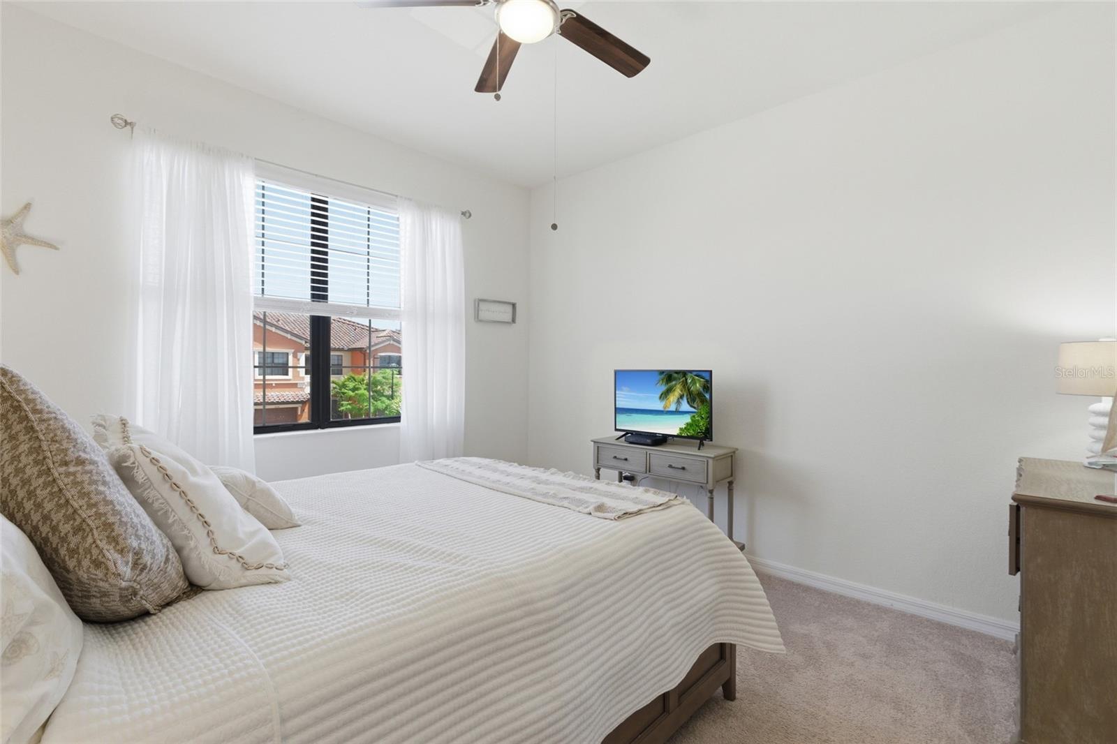 Image 26 of 45 For 20333 Lagente Circle