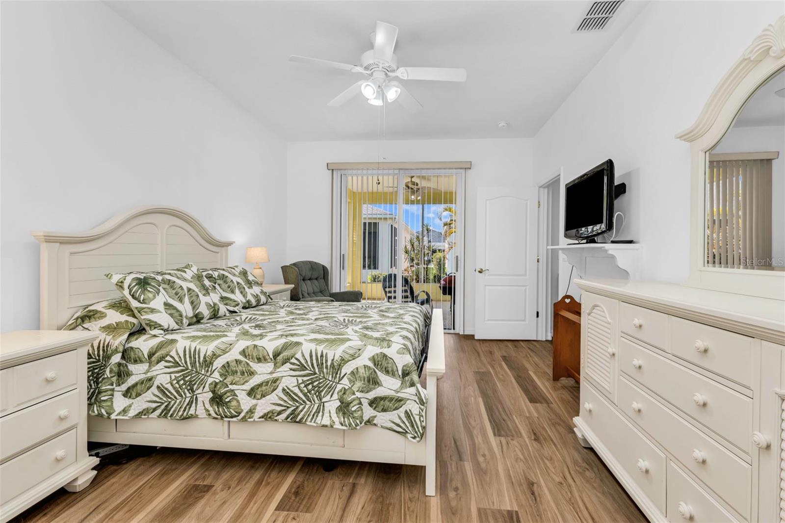 Image 12 of 37 For 1766 Dunvegan Drive