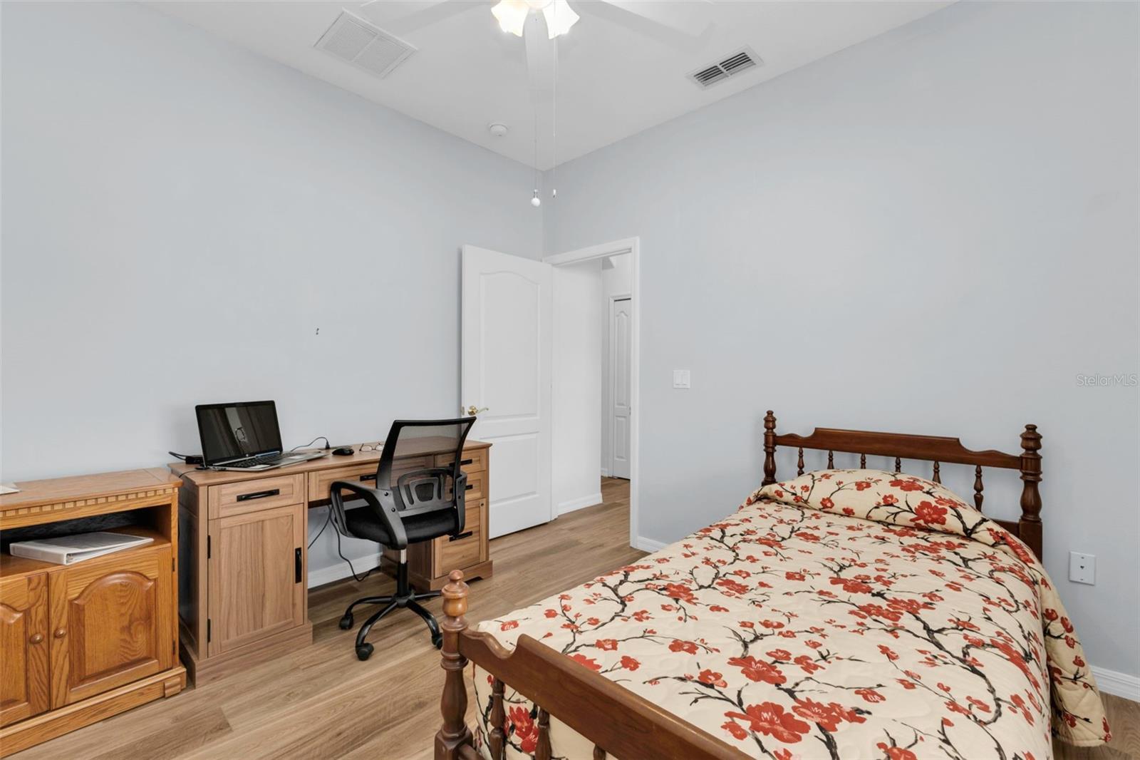 Image 17 of 37 For 1766 Dunvegan Drive