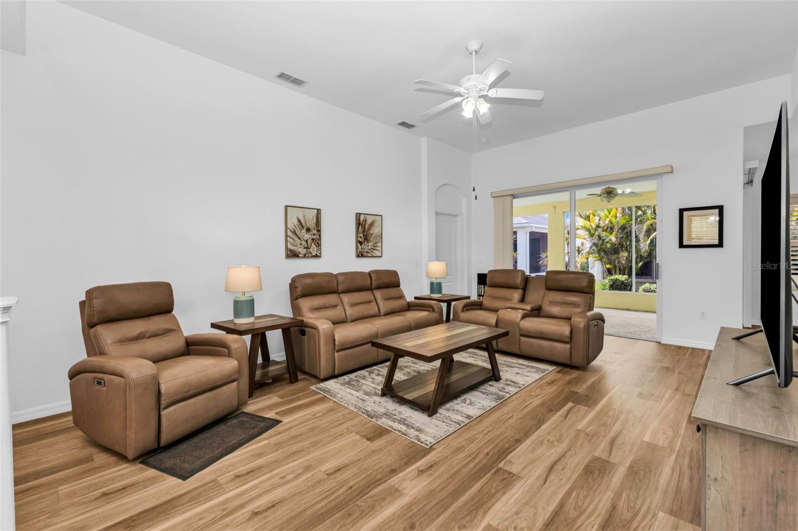 Image 4 of 37 For 1766 Dunvegan Drive