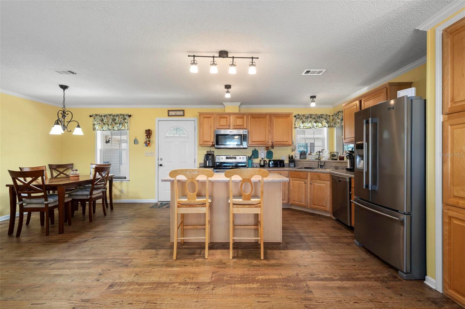 Image 10 of 66 For 1000 Kings Highway 373