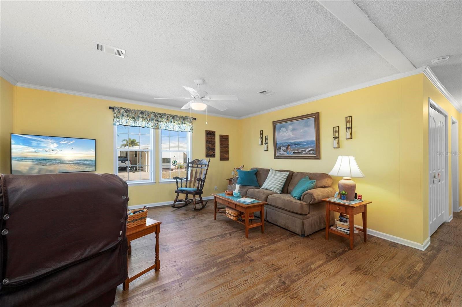 Image 14 of 66 For 1000 Kings Highway 373