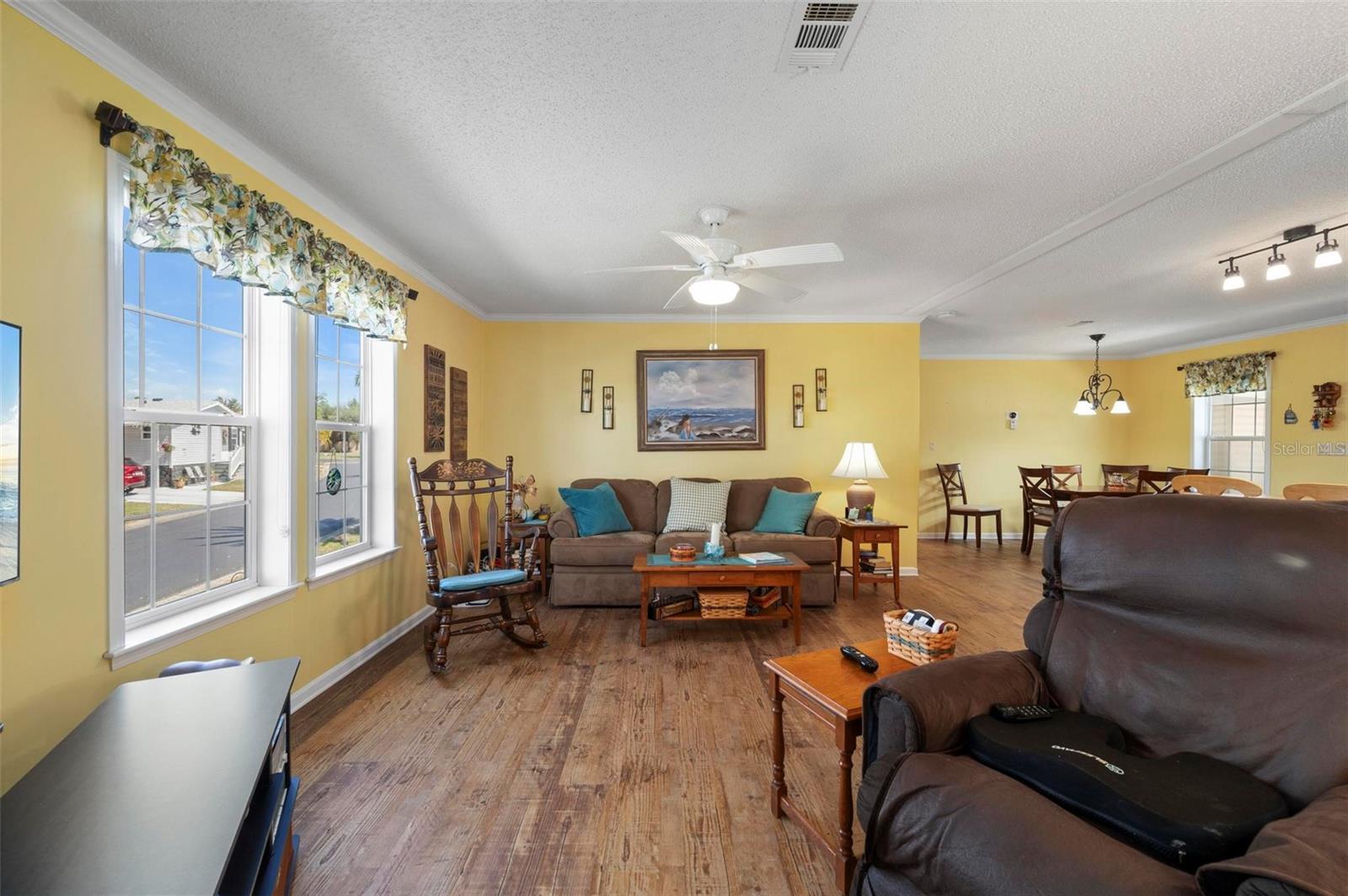 Image 15 of 66 For 1000 Kings Highway 373