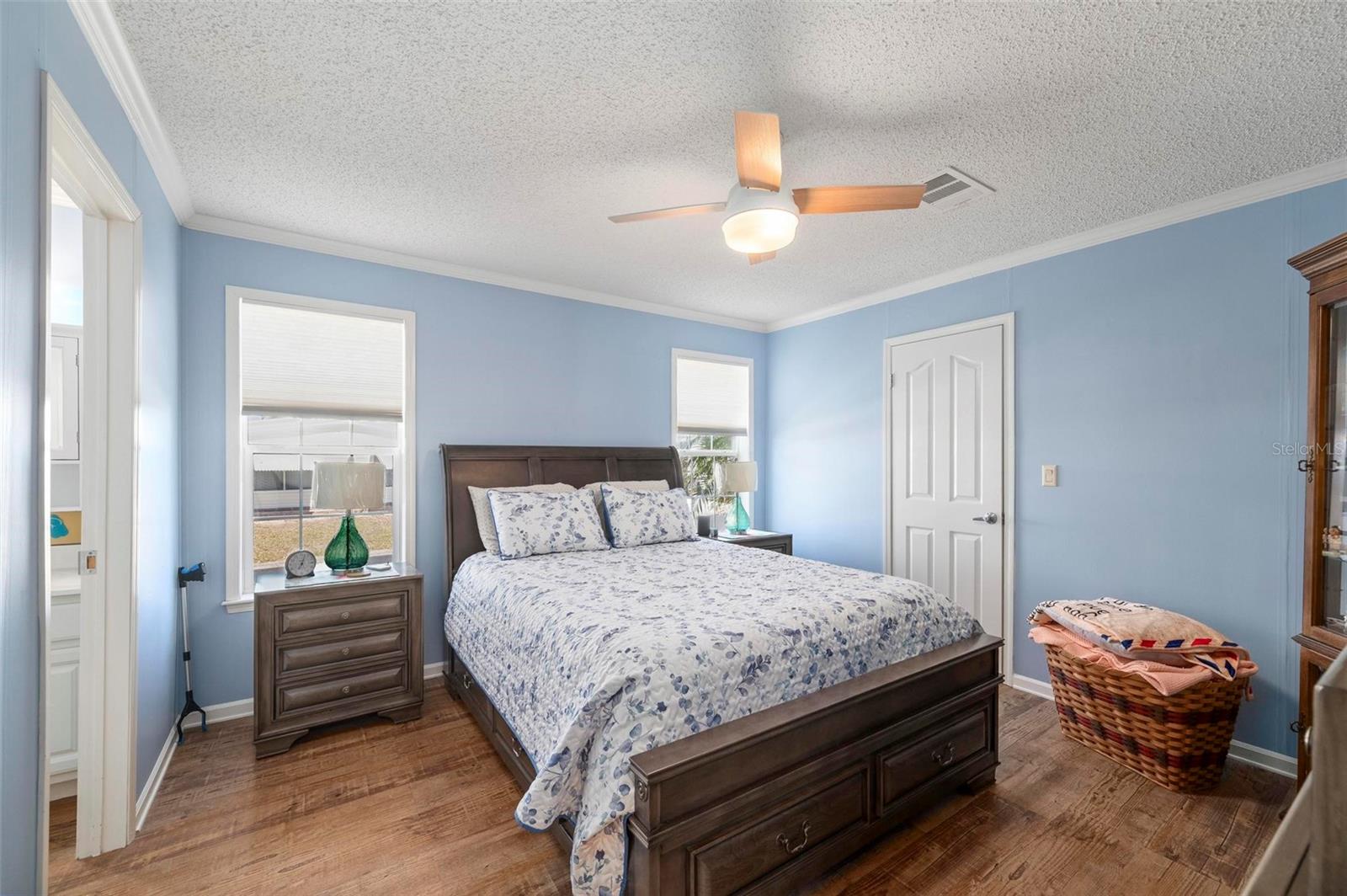 Image 21 of 66 For 1000 Kings Highway 373