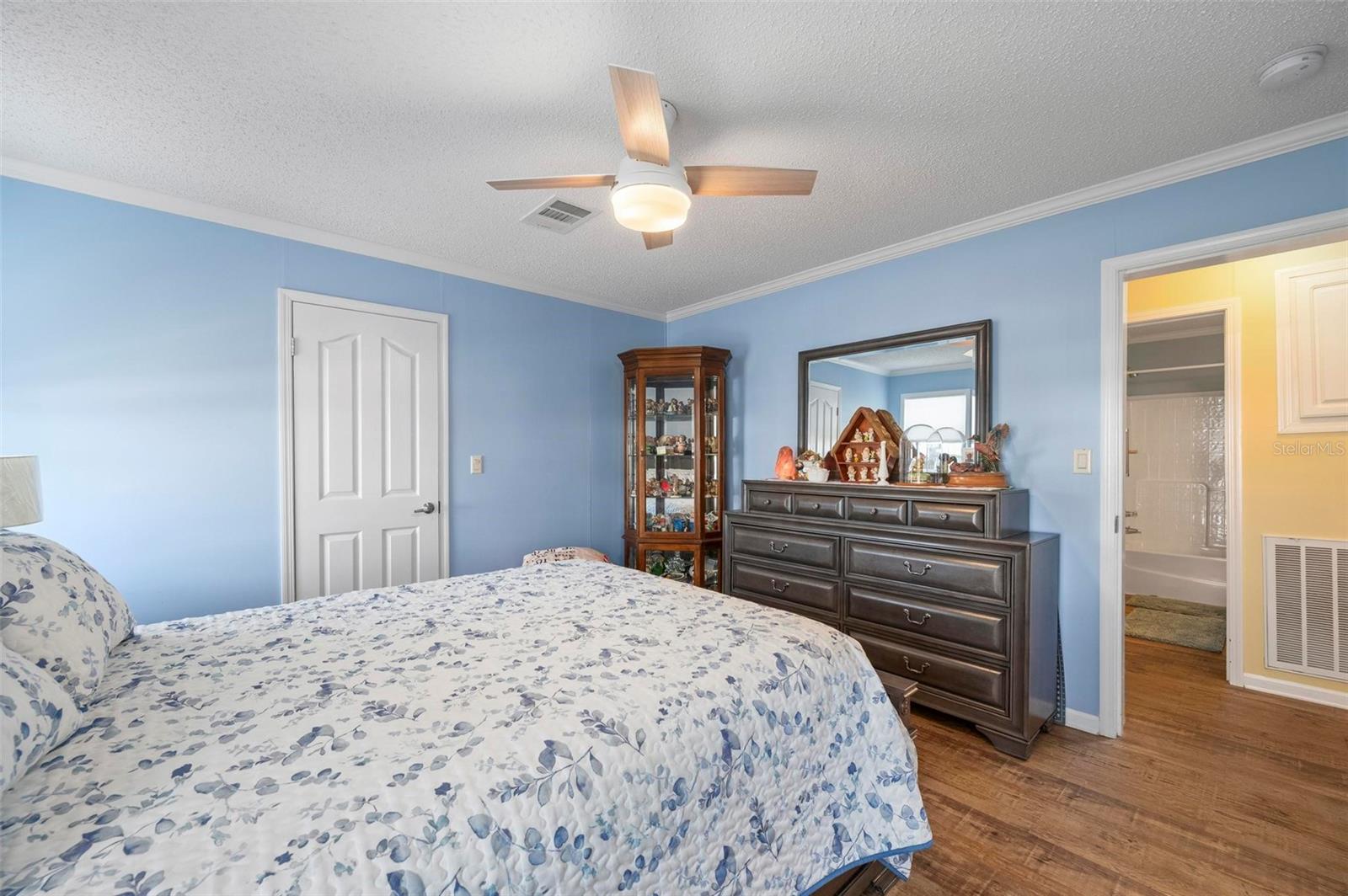 Image 22 of 66 For 1000 Kings Highway 373