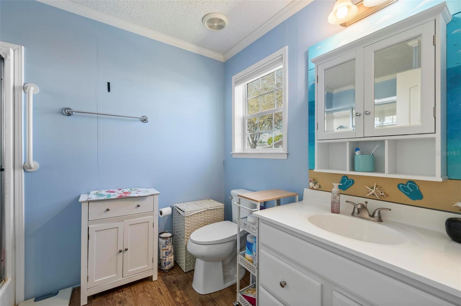 Image 24 of 66 For 1000 Kings Highway 373