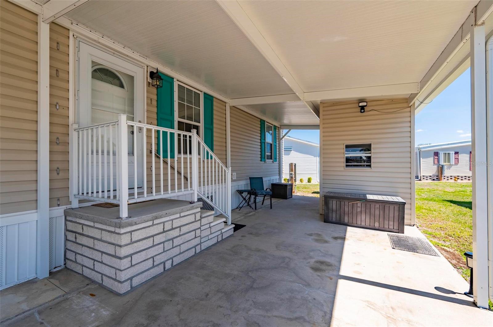 Image 3 of 66 For 1000 Kings Highway 373