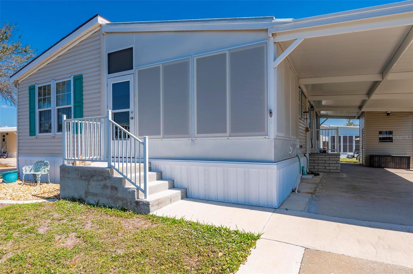 Image 37 of 66 For 1000 Kings Highway 373