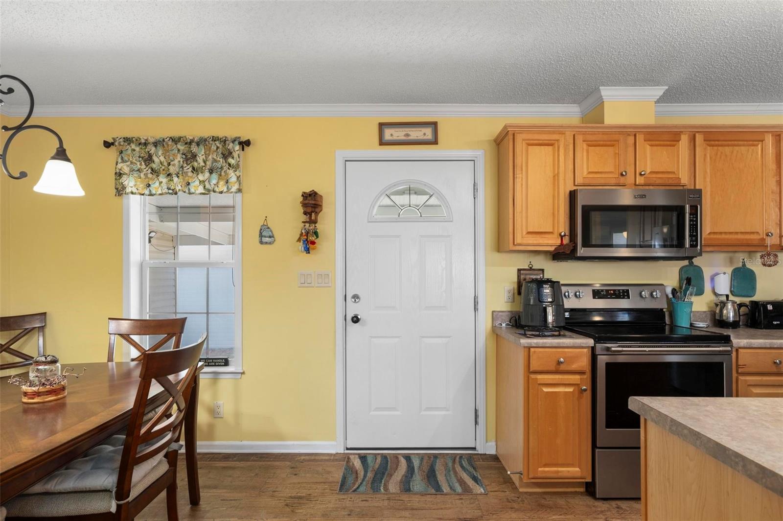 Image 4 of 66 For 1000 Kings Highway 373