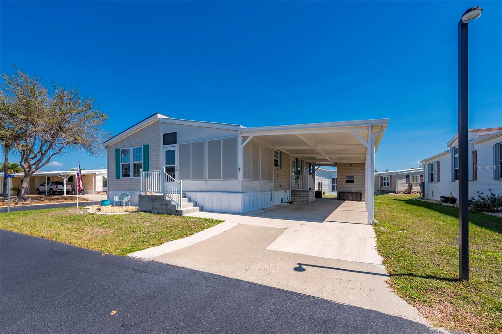 Image 42 of 66 For 1000 Kings Highway 373