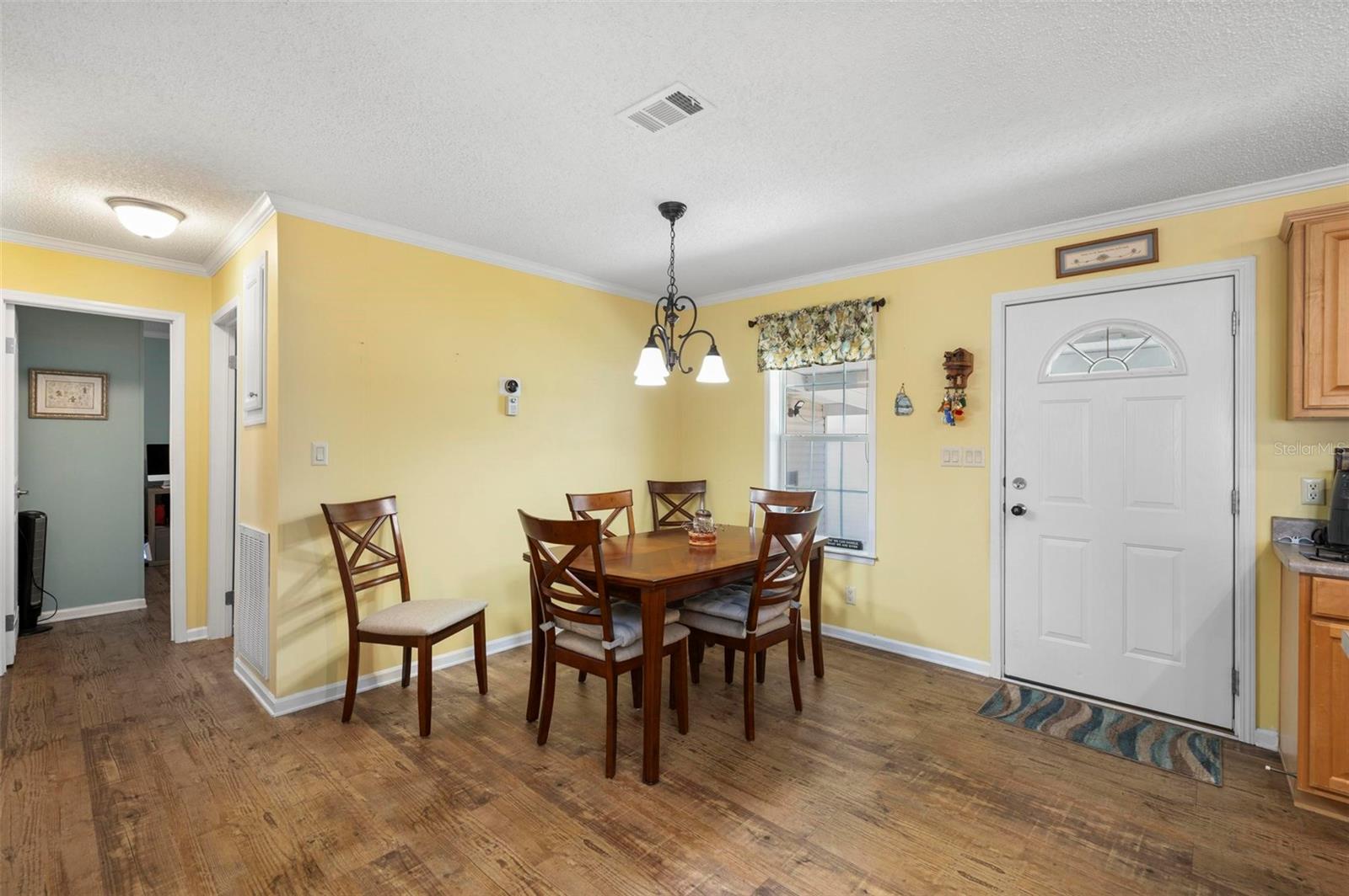 Image 5 of 66 For 1000 Kings Highway 373