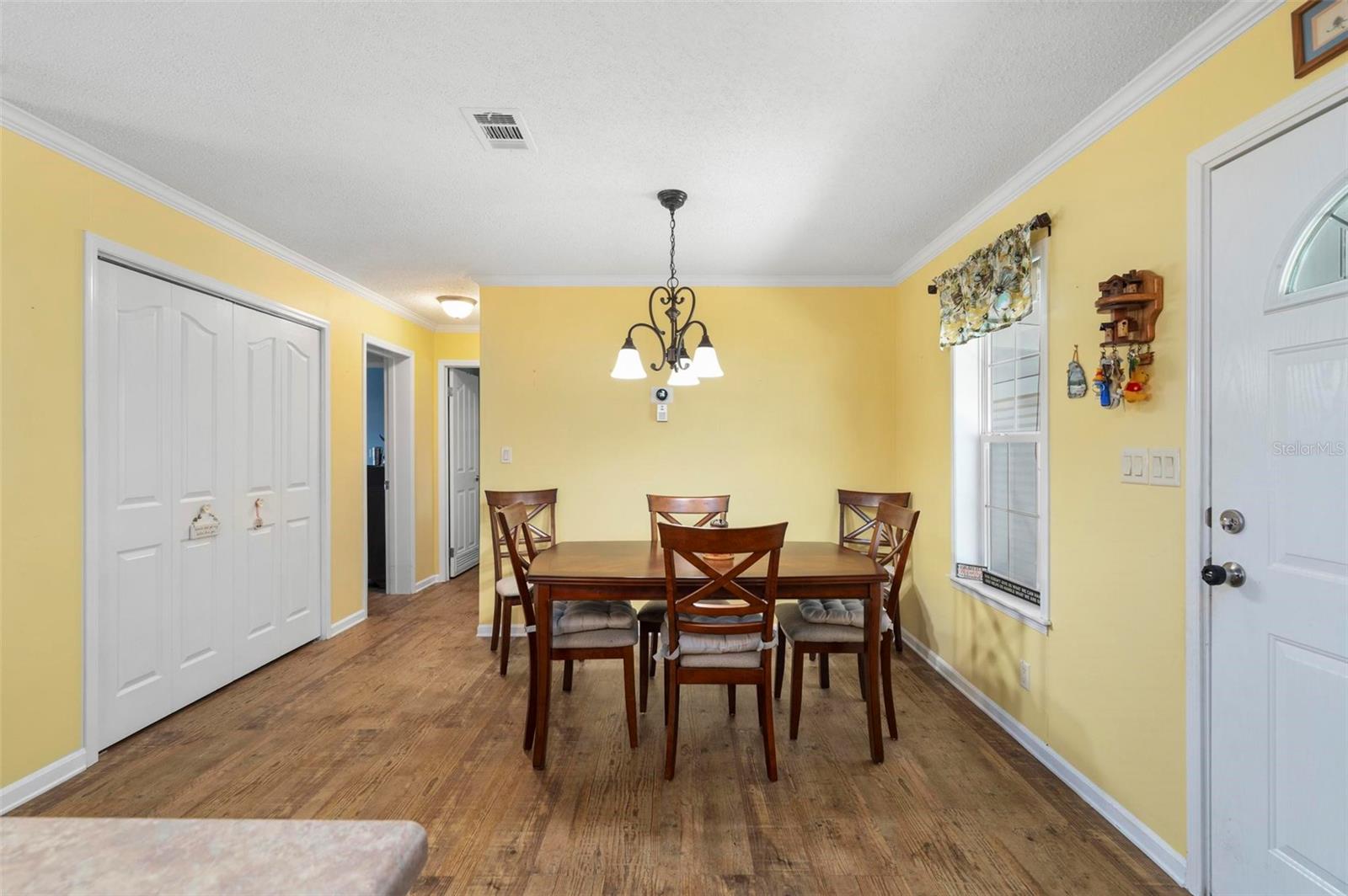 Image 6 of 66 For 1000 Kings Highway 373