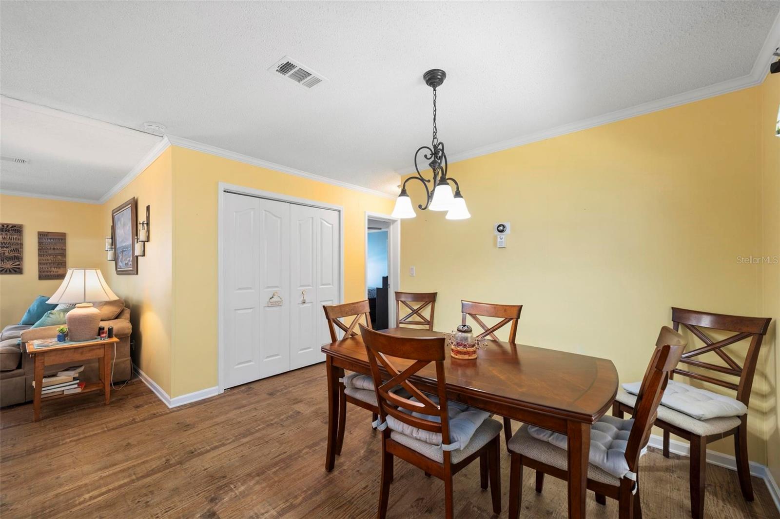 Image 7 of 66 For 1000 Kings Highway 373