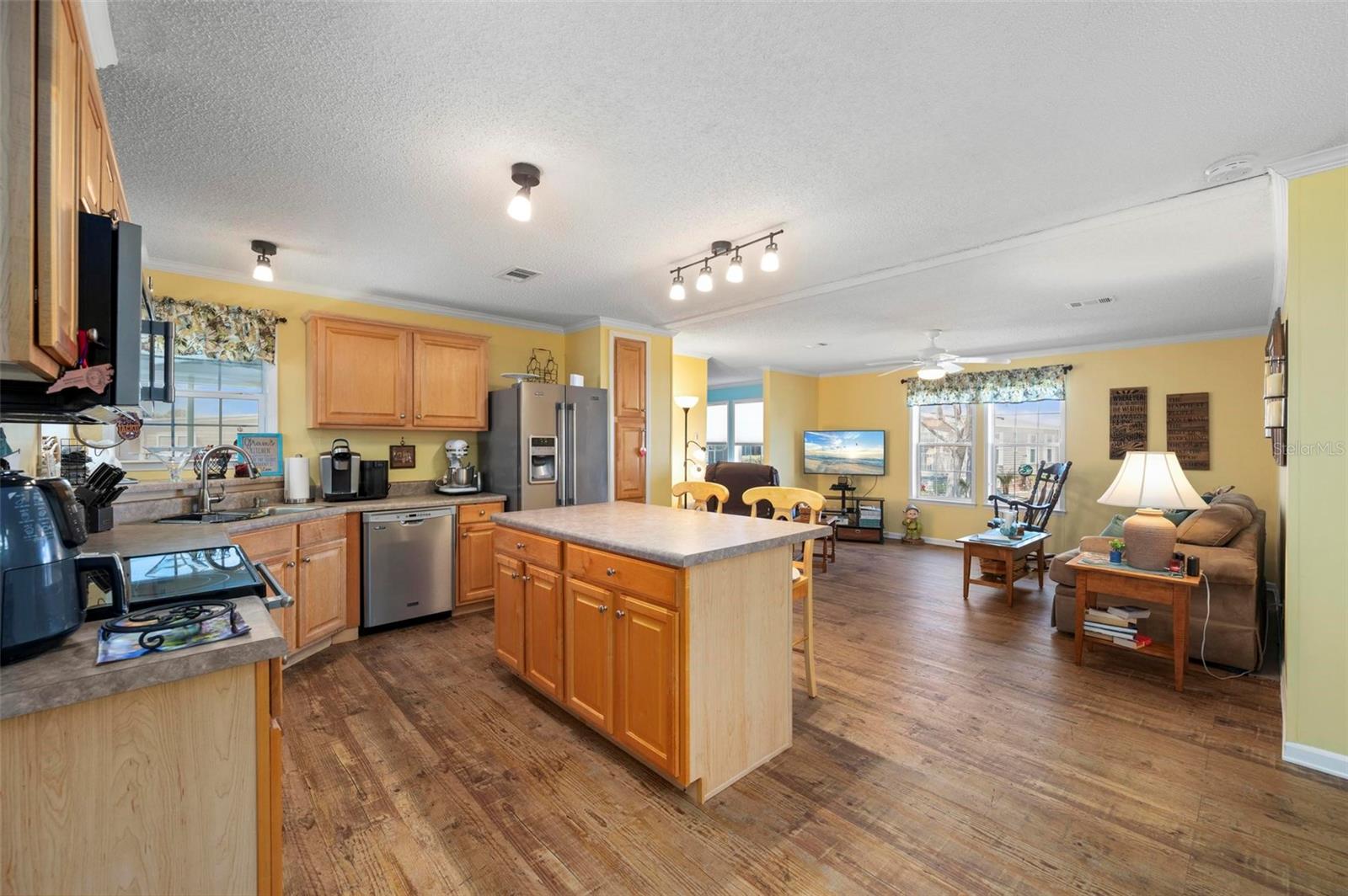 Image 8 of 66 For 1000 Kings Highway 373