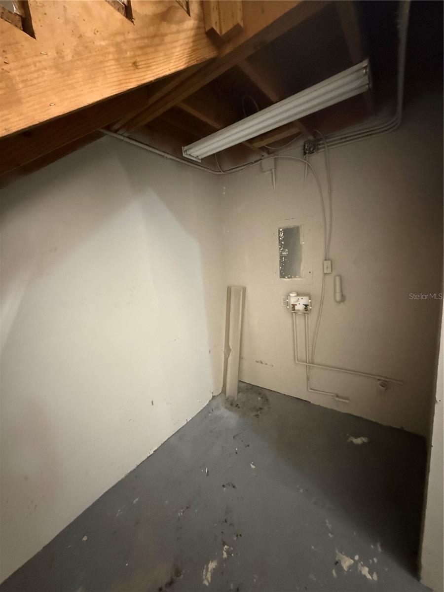 Image 13 of 16 For 18440 Paulson Drive C