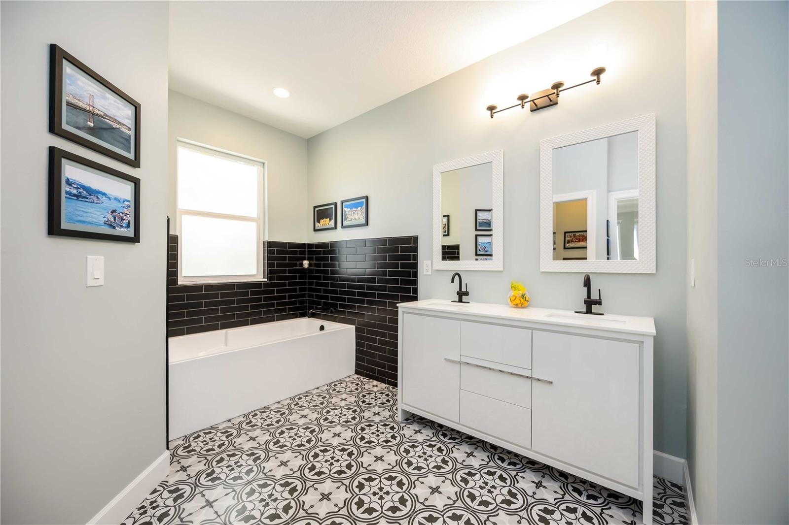 Image 18 of 48 For 3133 San Mateo Drive