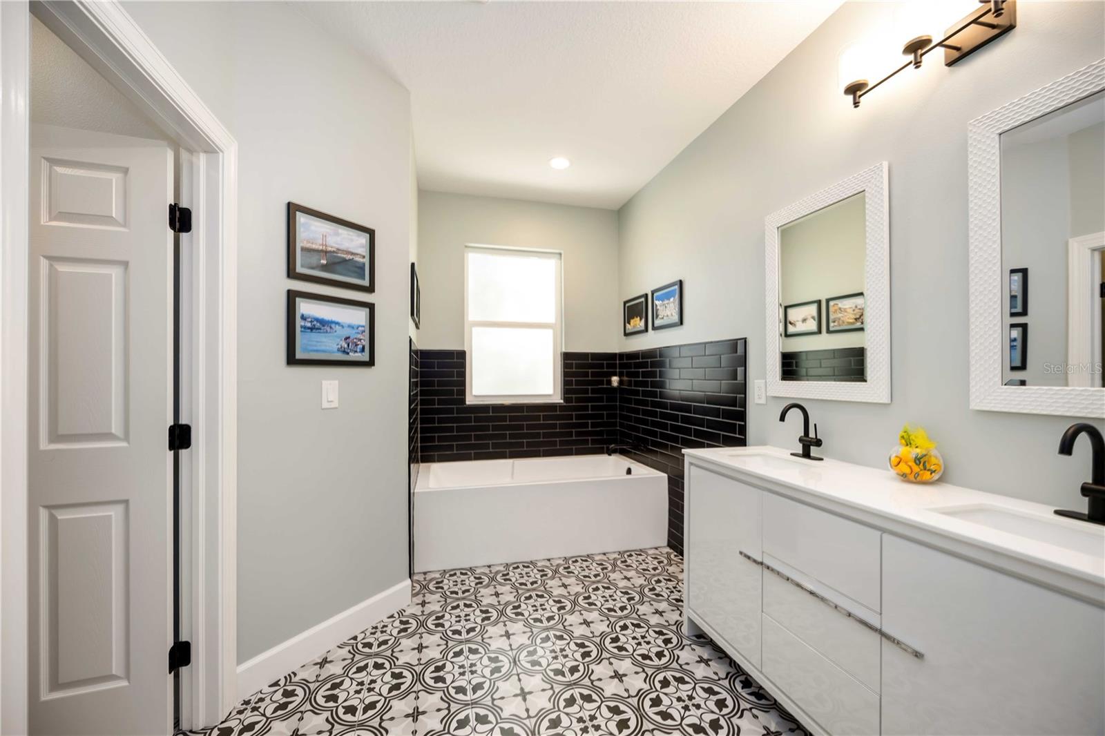 Image 20 of 48 For 3133 San Mateo Drive