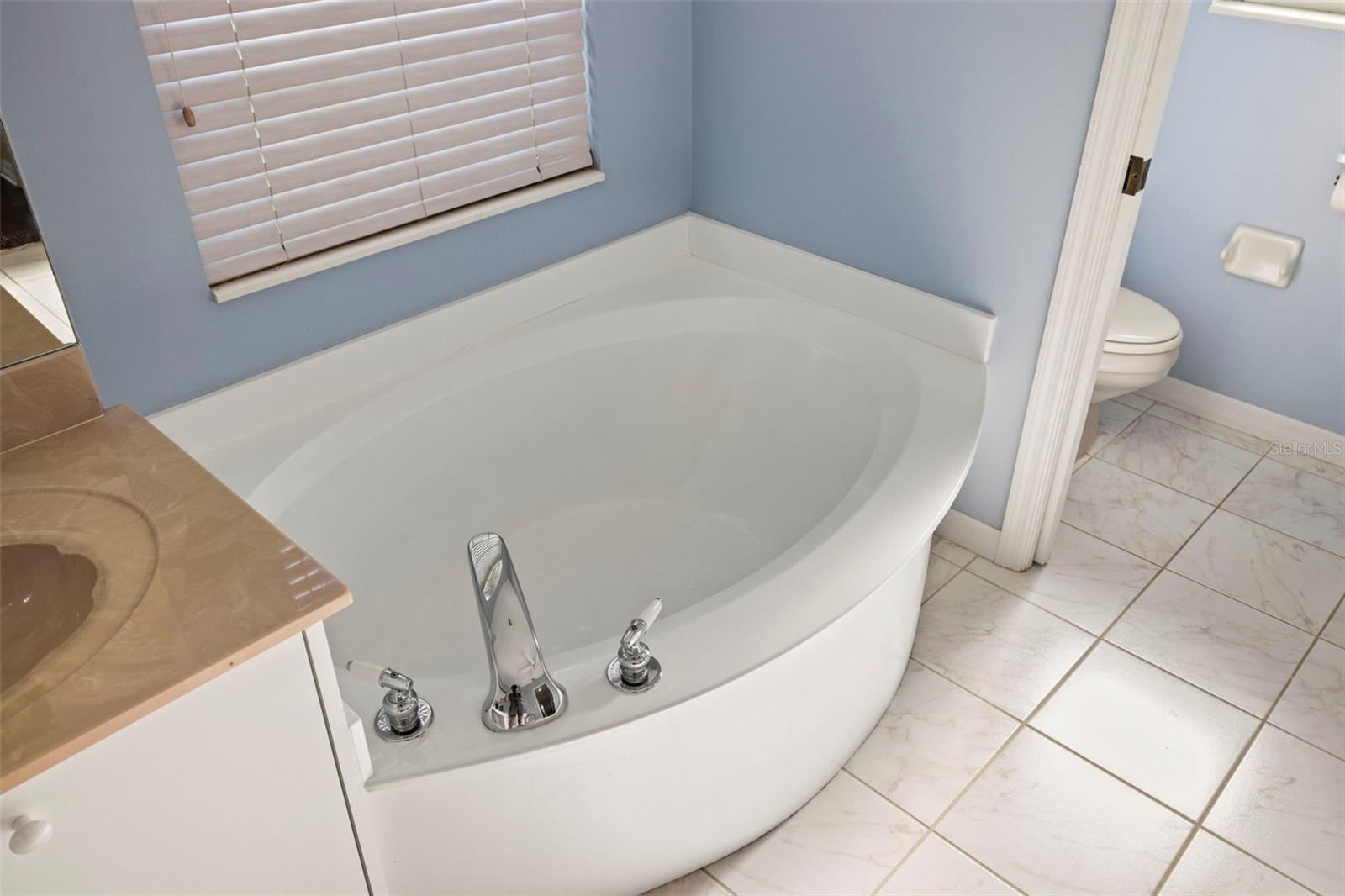 Image 22 of 36 For 12942 Kingsway Circle