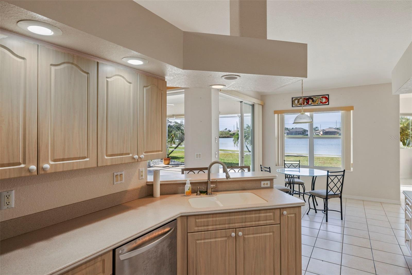 Image 4 of 36 For 12942 Kingsway Circle