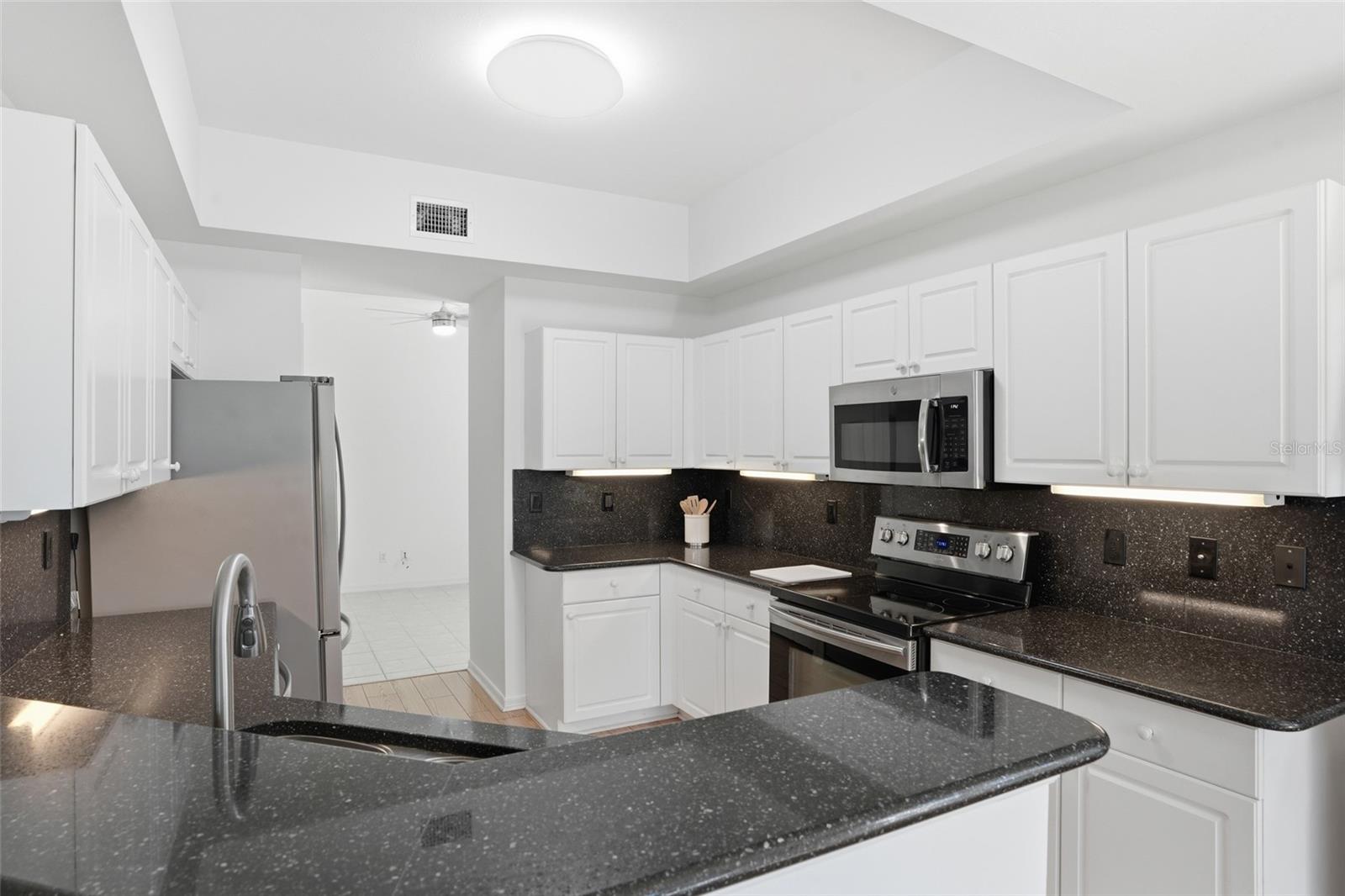 Image 14 of 38 For 15153 Oxford Cove 2303