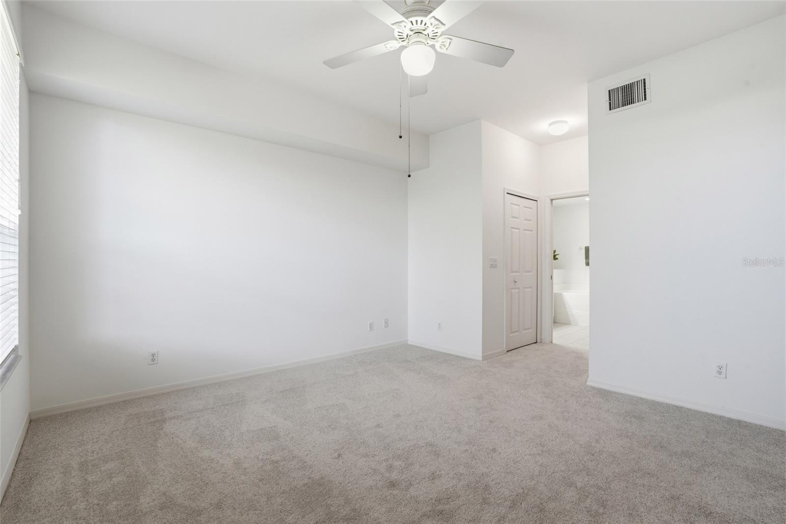 Image 23 of 38 For 15153 Oxford Cove 2303