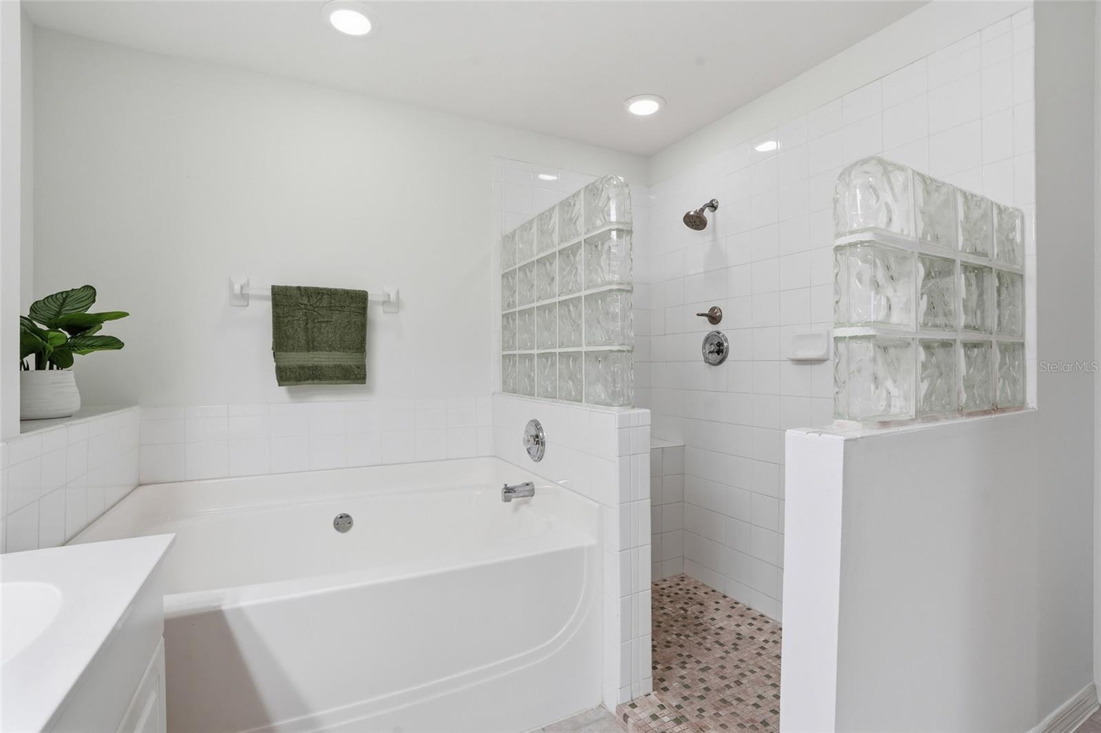 Image 28 of 38 For 15153 Oxford Cove 2303