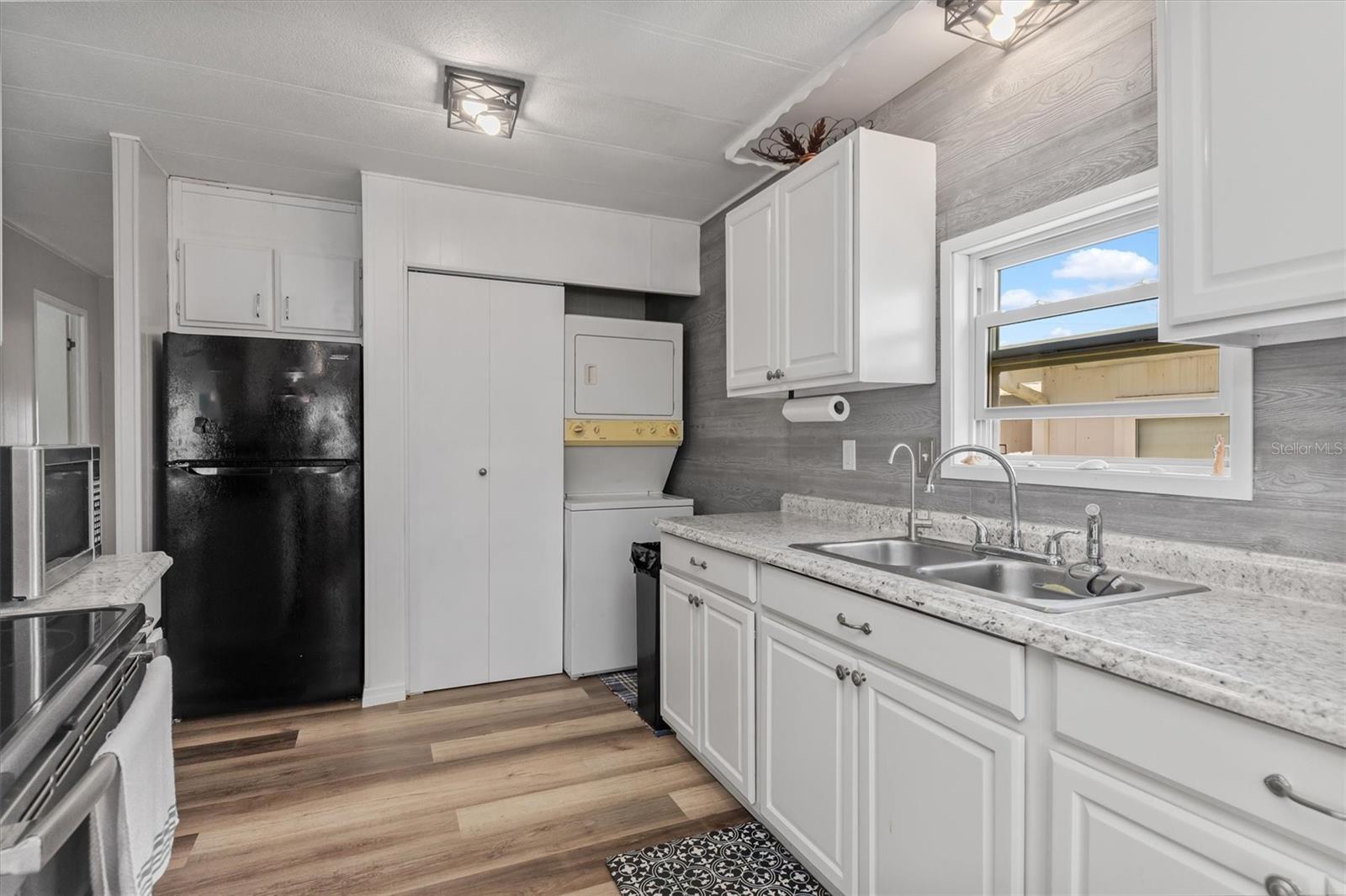 Image 10 of 36 For 8320 Riverside Drive 75