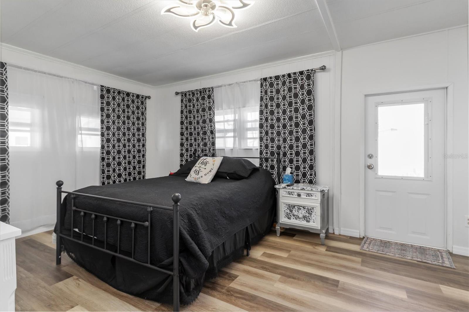 Image 14 of 36 For 8320 Riverside Drive 75