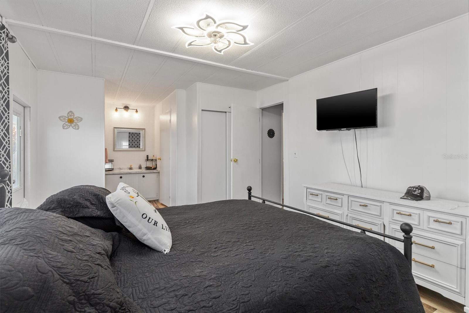 Image 16 of 36 For 8320 Riverside Drive 75