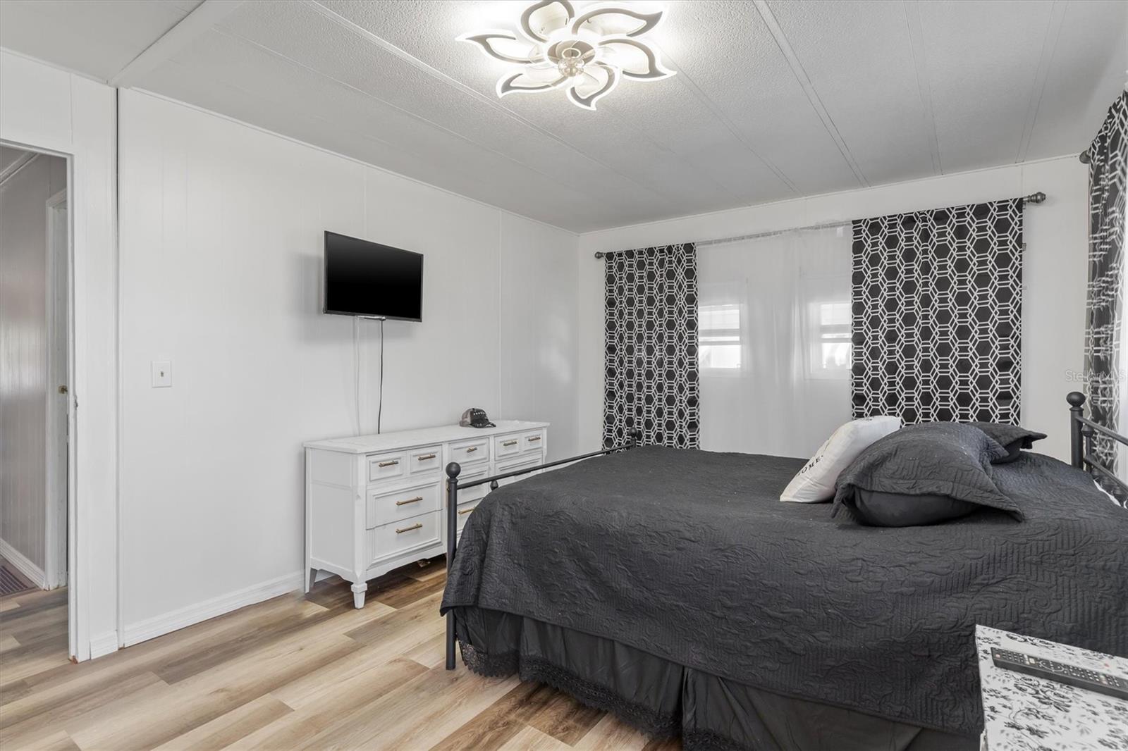 Image 17 of 36 For 8320 Riverside Drive 75