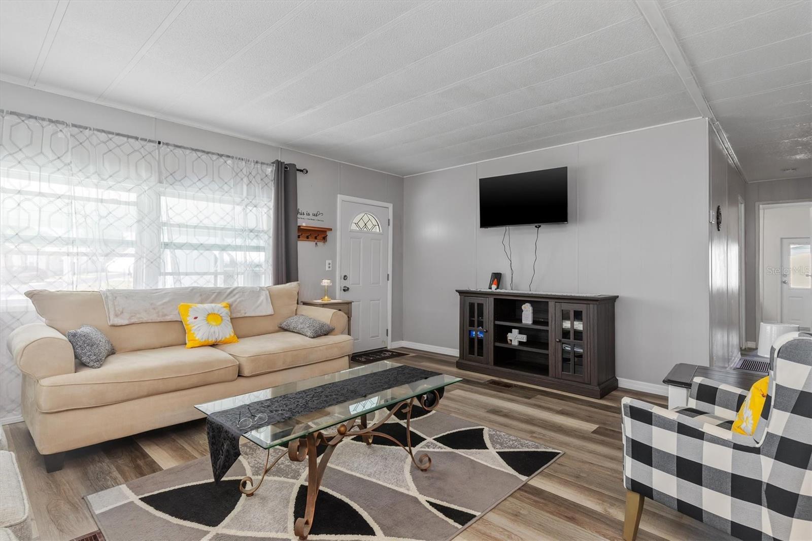 Image 6 of 36 For 8320 Riverside Drive 75