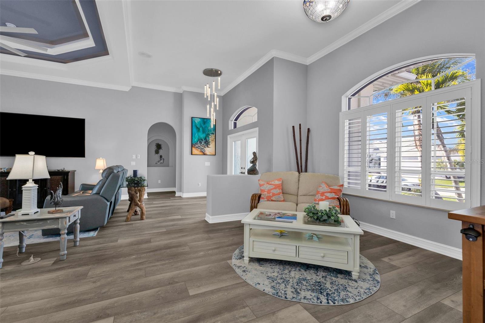 Image 13 of 90 For 360 Capri Isles Court