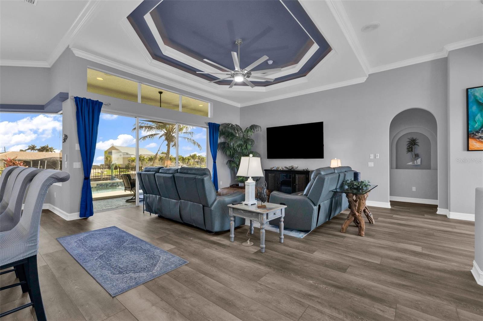 Image 14 of 90 For 360 Capri Isles Court