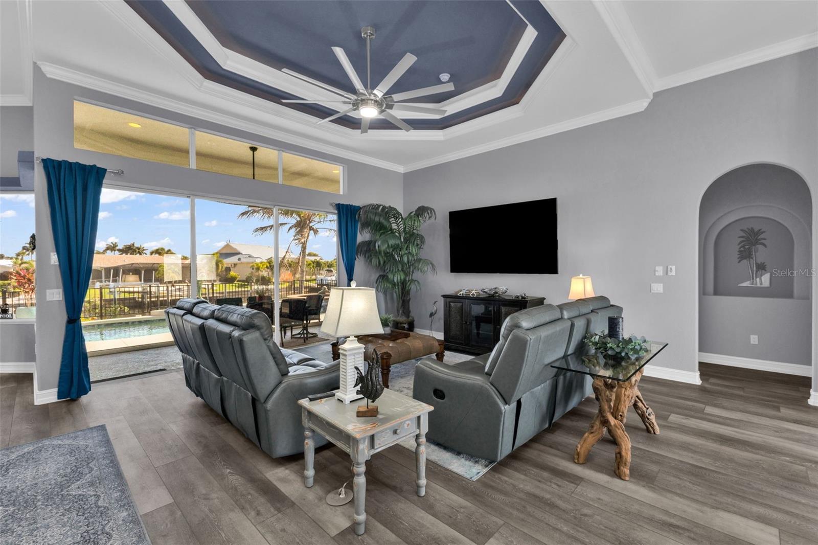 Image 15 of 90 For 360 Capri Isles Court