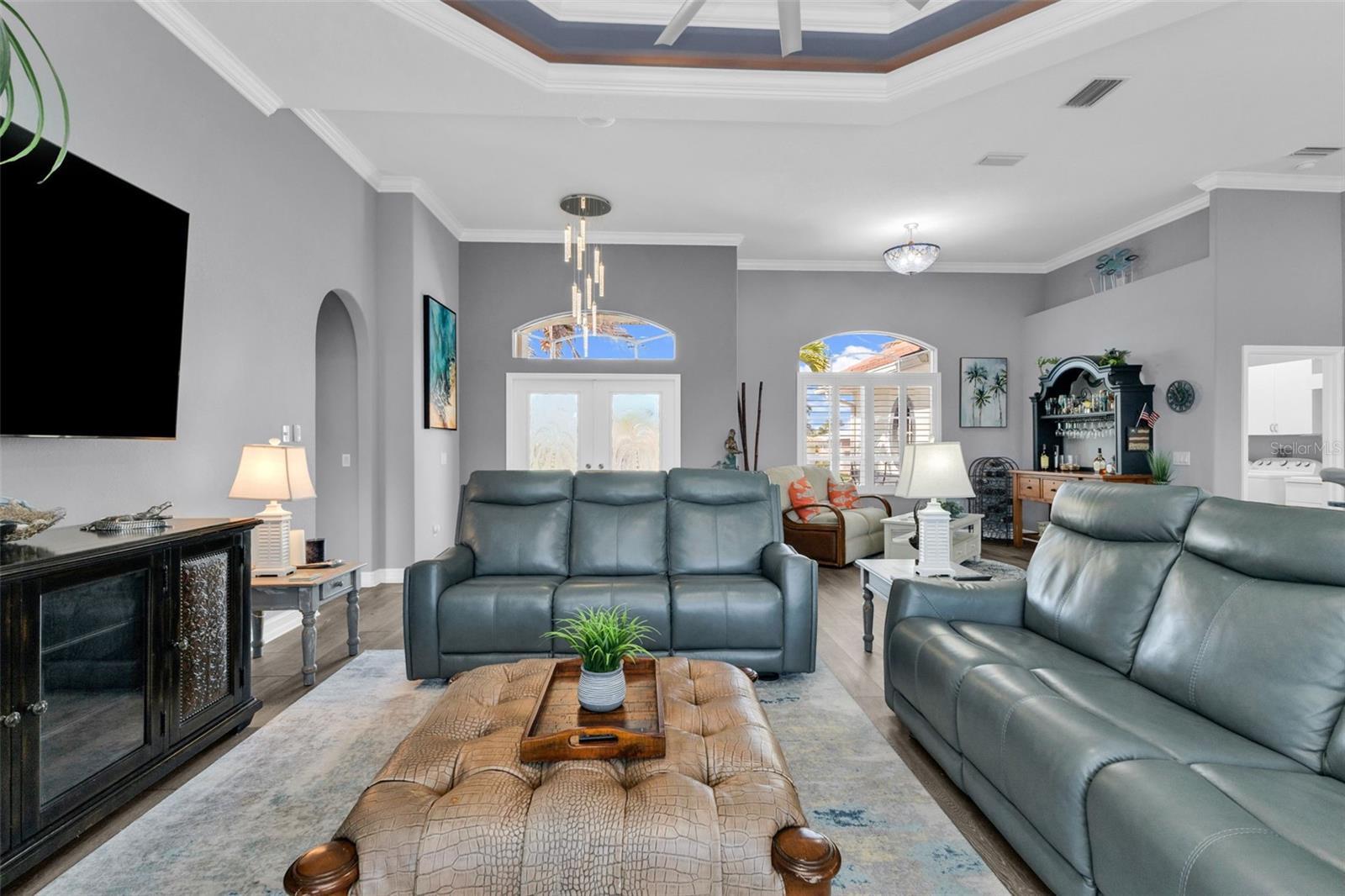 Image 23 of 90 For 360 Capri Isles Court