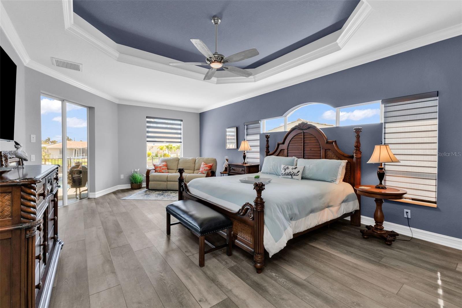 Image 51 of 90 For 360 Capri Isles Court