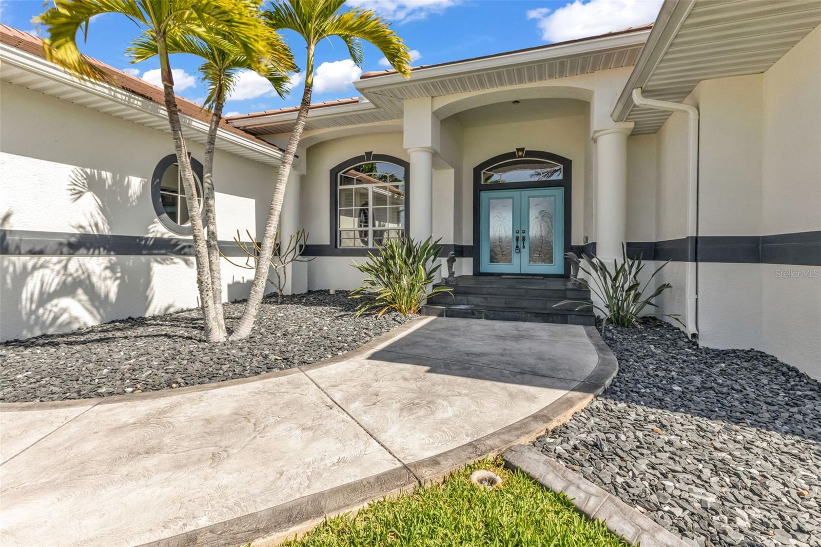 Image 6 of 90 For 360 Capri Isles Court