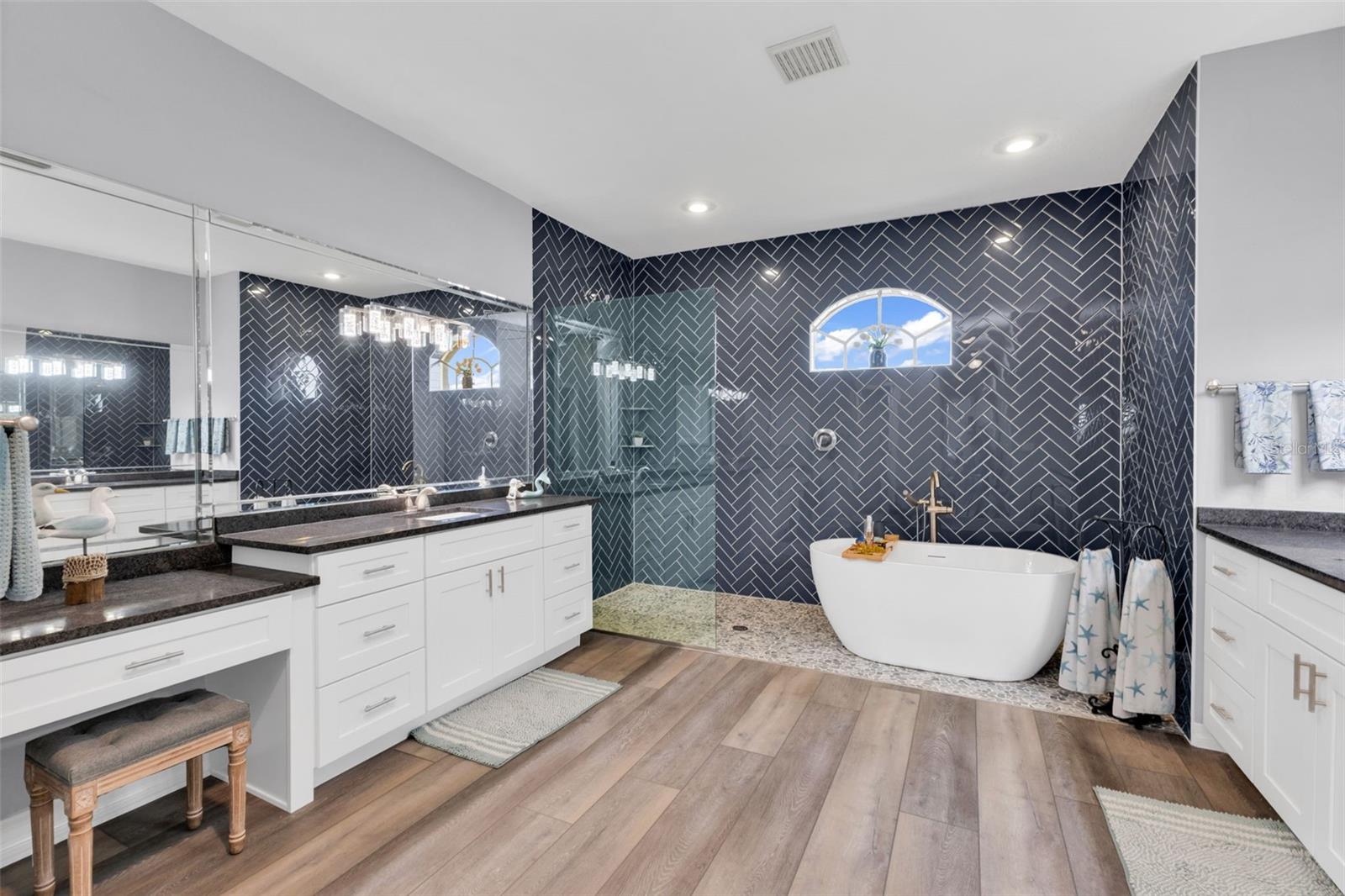 Image 60 of 90 For 360 Capri Isles Court