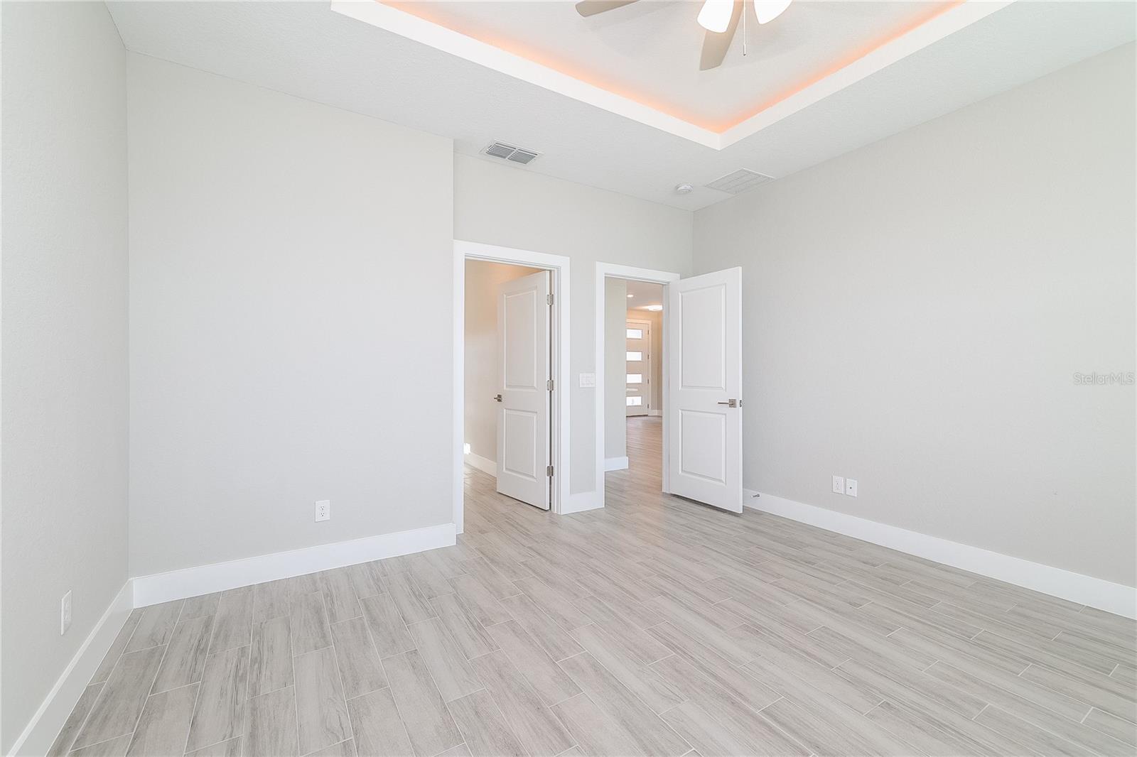 Image 12 of 13 For 1055 Desmoines Lane