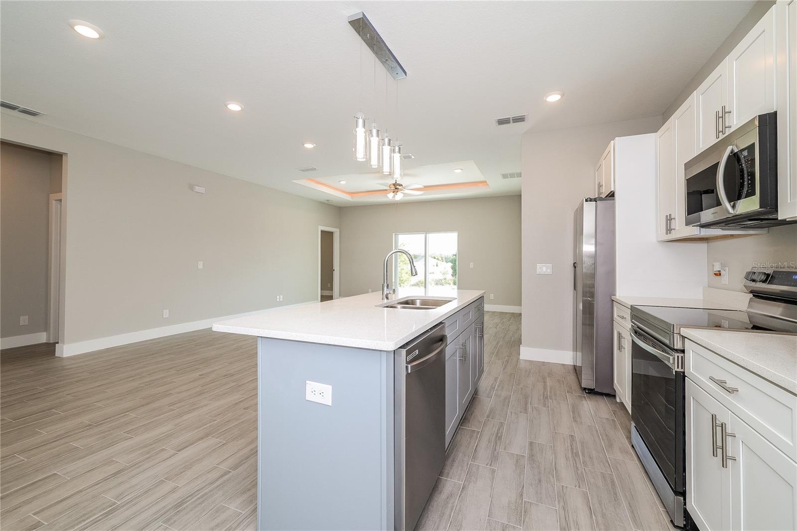 Image 3 of 13 For 1055 Desmoines Lane