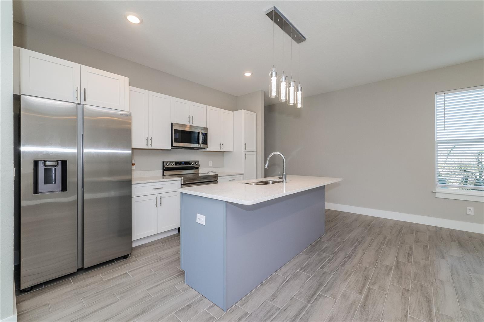 Image 4 of 13 For 1055 Desmoines Lane