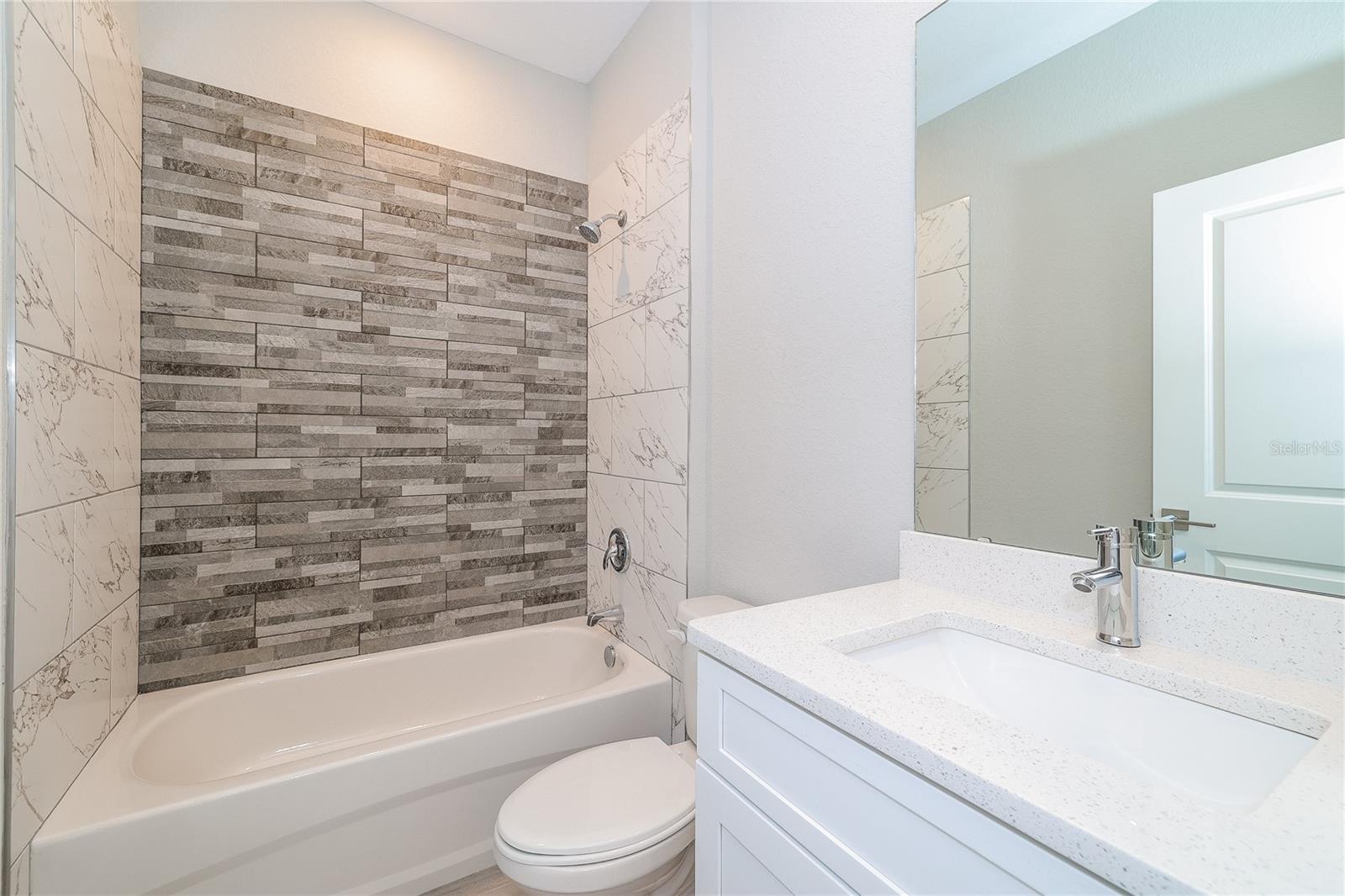 Image 6 of 13 For 1055 Desmoines Lane