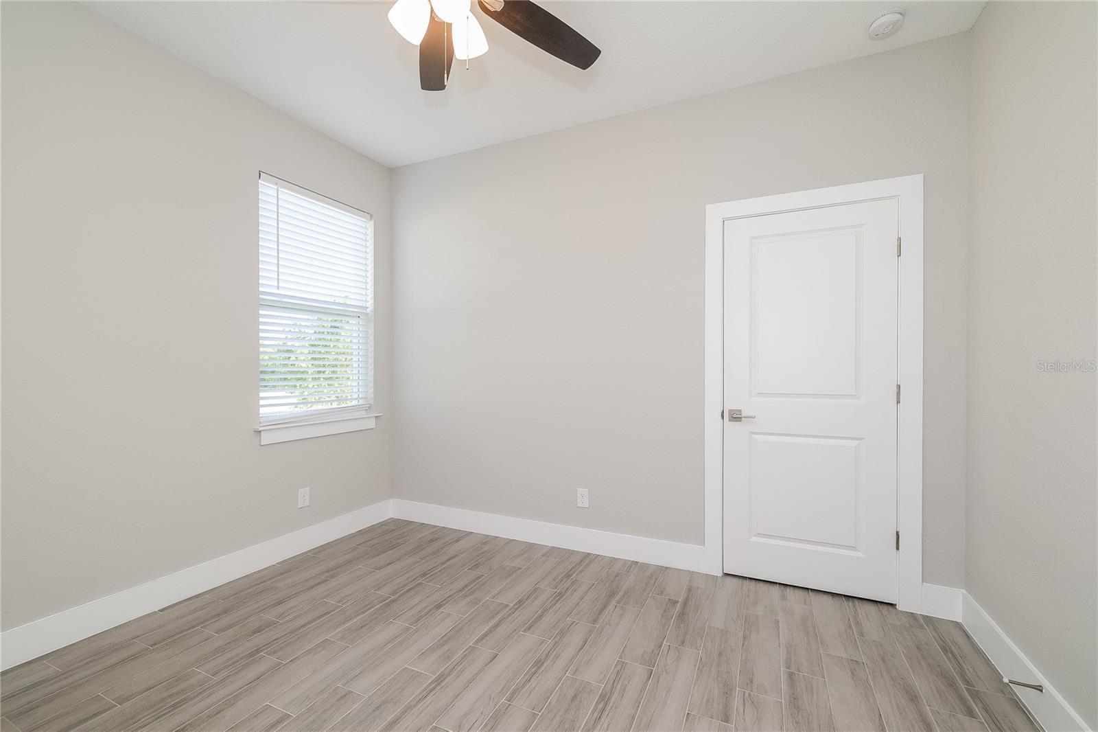 Image 8 of 13 For 1055 Desmoines Lane