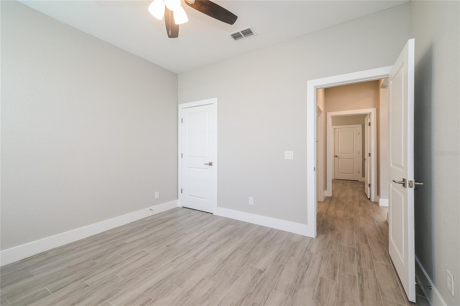 Image 9 of 13 For 1055 Desmoines Lane