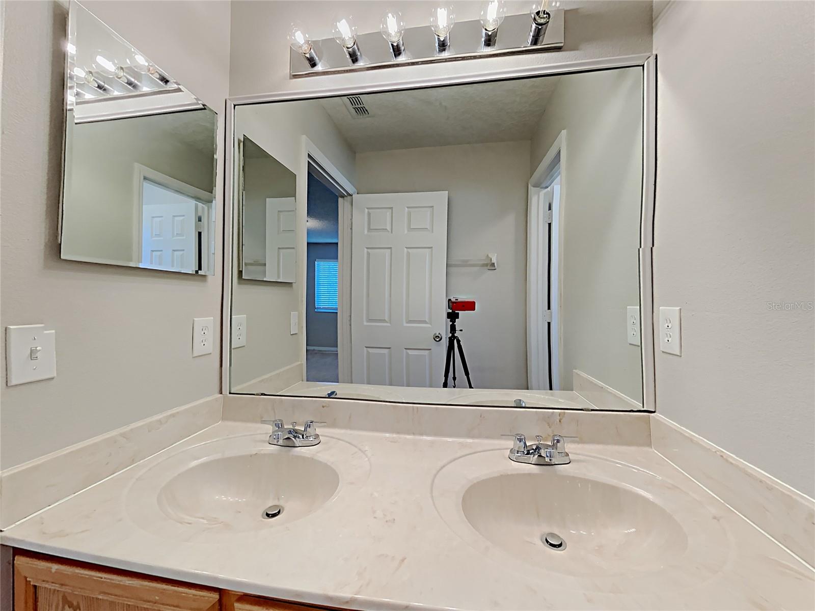 Image 11 of 23 For 1704 Pilchard Drive