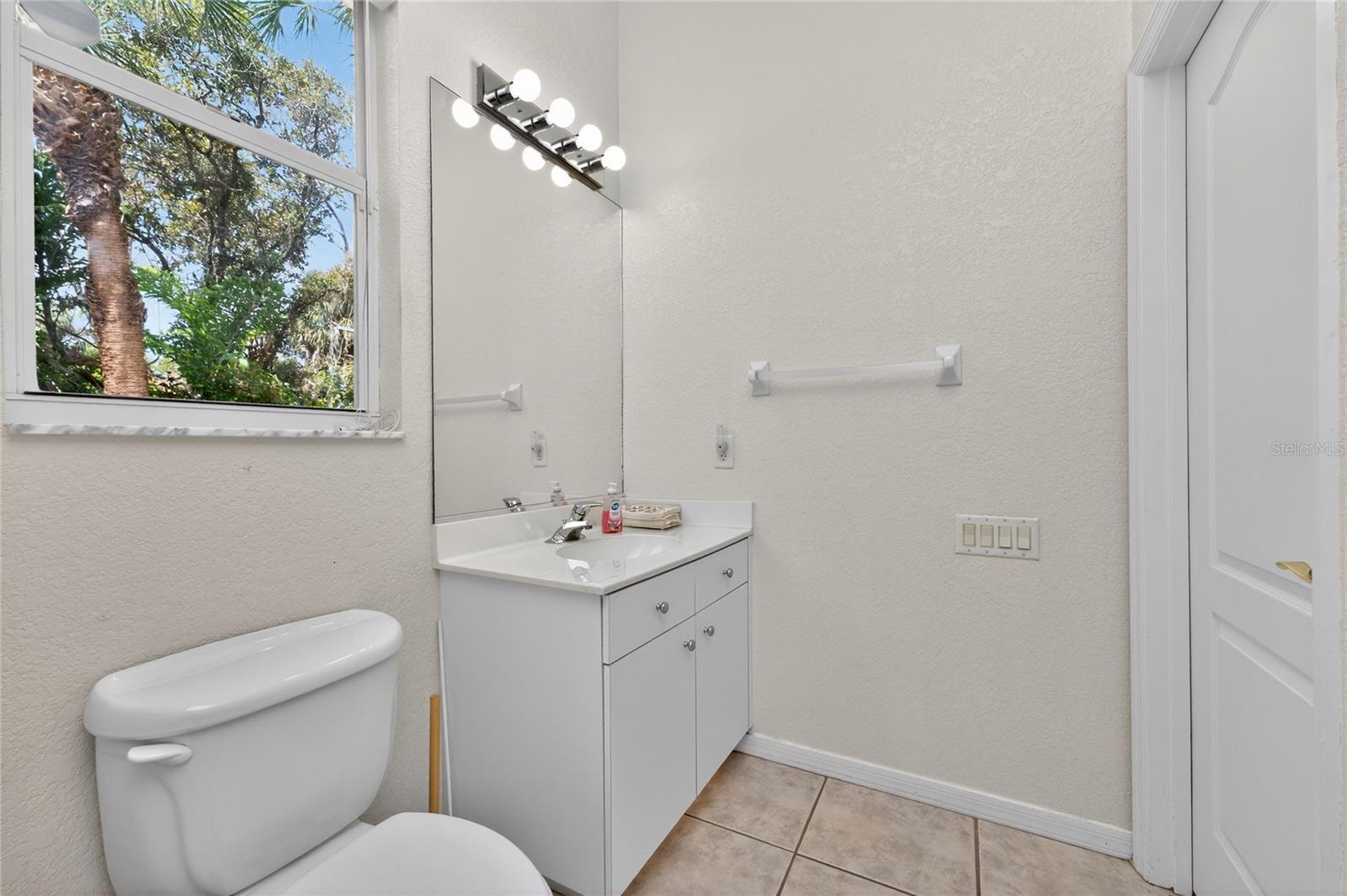 Image 24 of 76 For 1009 Beach Street